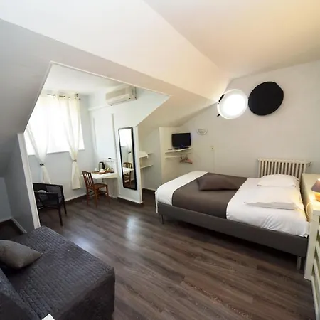 Cafe De Paris 2* Capdenac-Gare