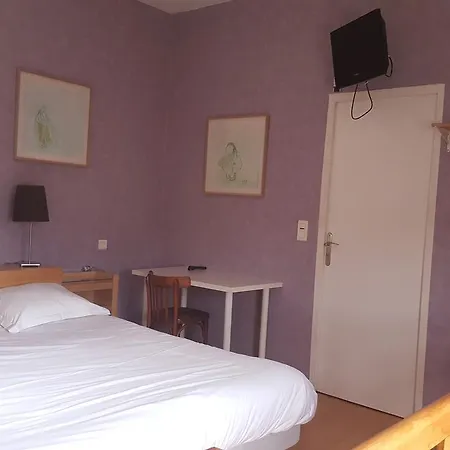 Cafe De Paris Hotel 2*