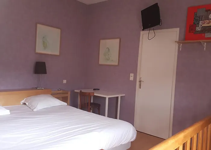 Cafe De Paris Hotel 2*