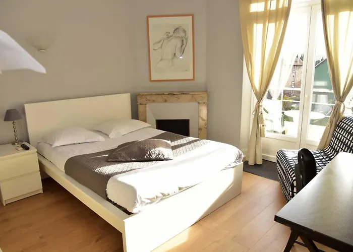 Cafe De Paris 2* Capdenac-Gare